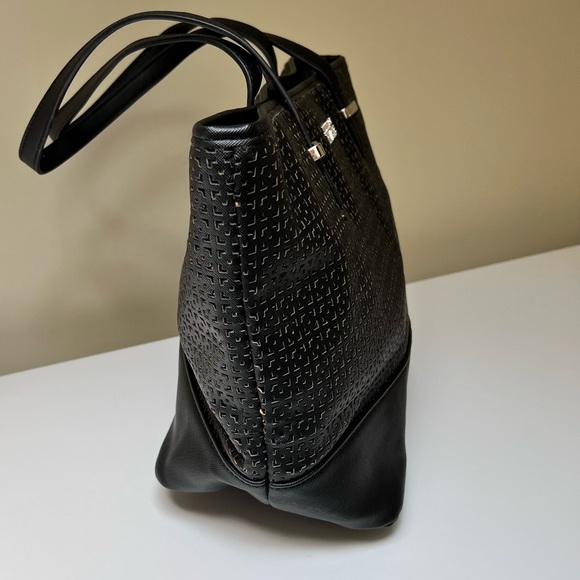 Kenneth Cole Reaction Large Cutout Tote - Picture 2 of 8